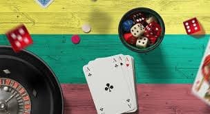 ဘောလုံးလောင်းကစား odds နှင့် live score ကြည့်နေသောမြင်ကွင်း